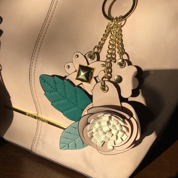 Steven Madden Beige Tote w gold spikes - Picture 3 of 5